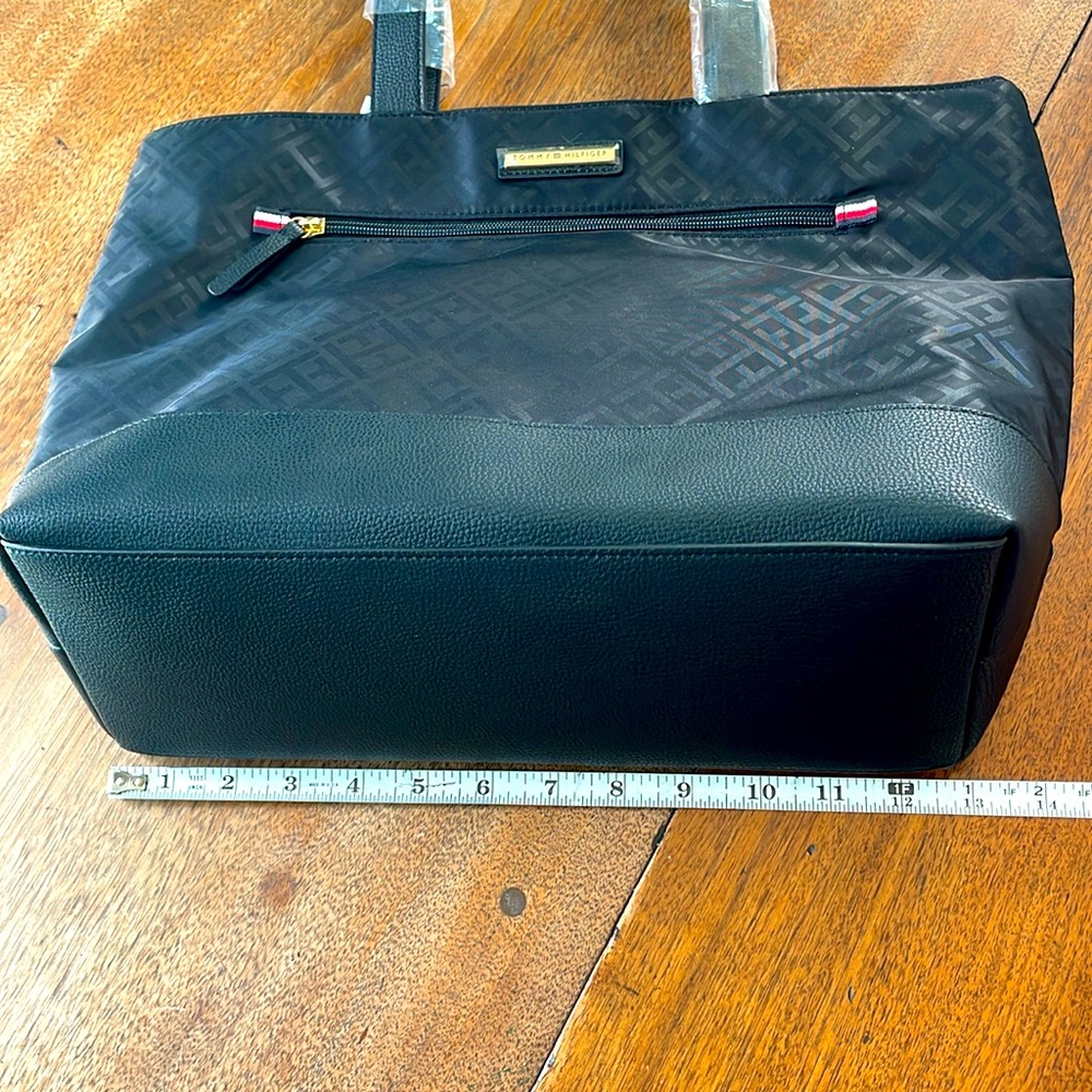 Tommy Hilfiger Shoulder Bag NWT - Picture 4 of 12